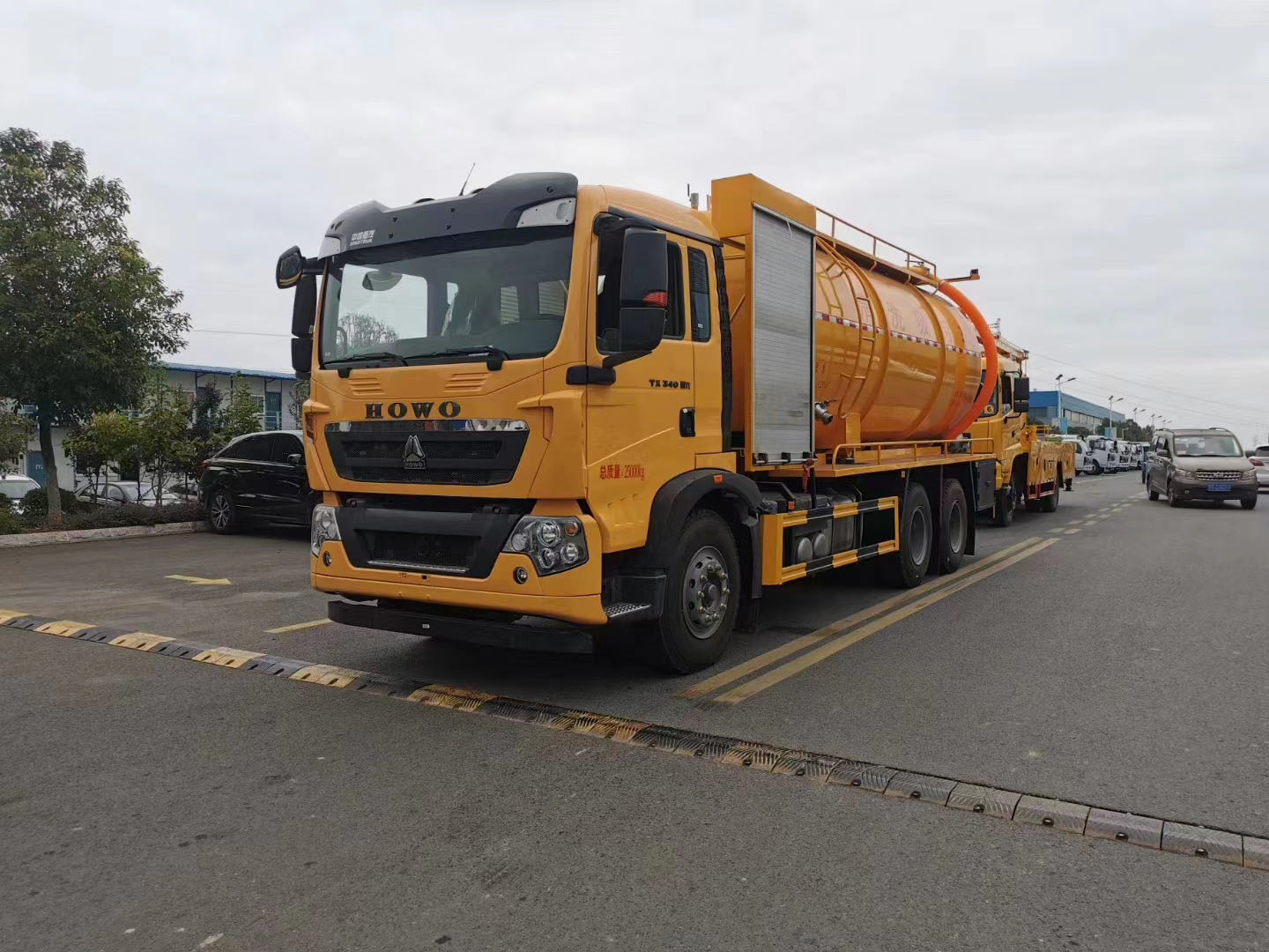 中秋節特價重磅出擊：重汽??沃豪??TX清洗吸污車直降3000元