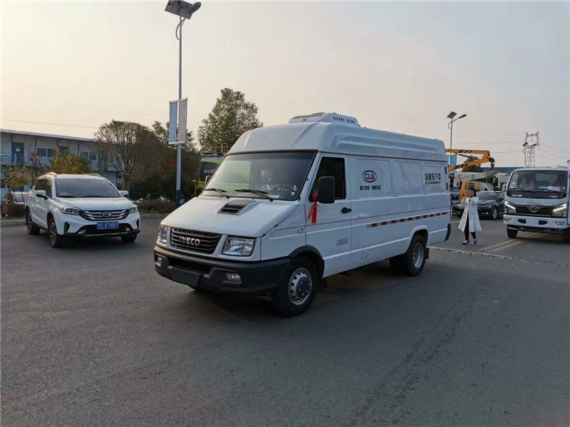 新型國五長軸依維柯疫苗運(yùn)輸車
