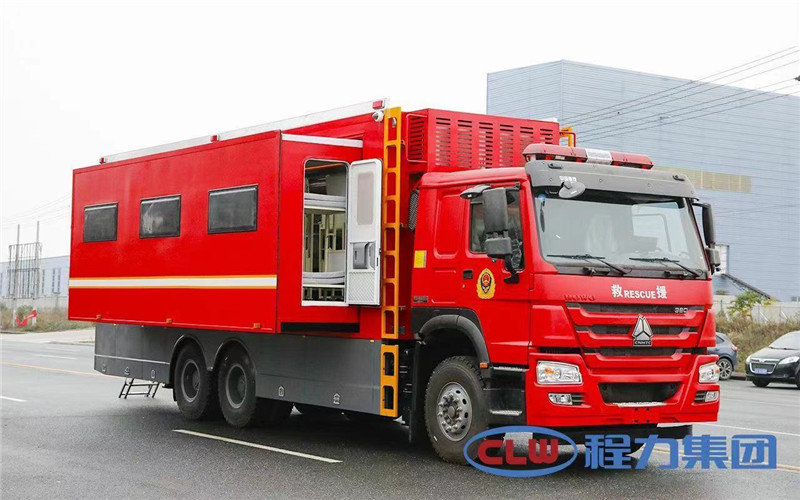 野外應(yīng)急救援多功能宿營(yíng)車(chē)馳援戰(zhàn)“疫”前線 讓?xiě)?zhàn)“疫”民警有個(gè)家