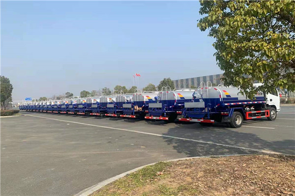 20臺(tái)防疫消毒灑水車遠(yuǎn)赴它國整裝待發(fā)！祝司機(jī)朋友們一路順風(fēng)，祝異國朋友用車愉快