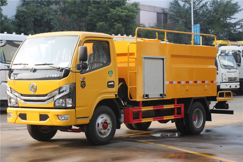 藍牌東風4方清洗吸污車獨立系統操作簡便性能良好