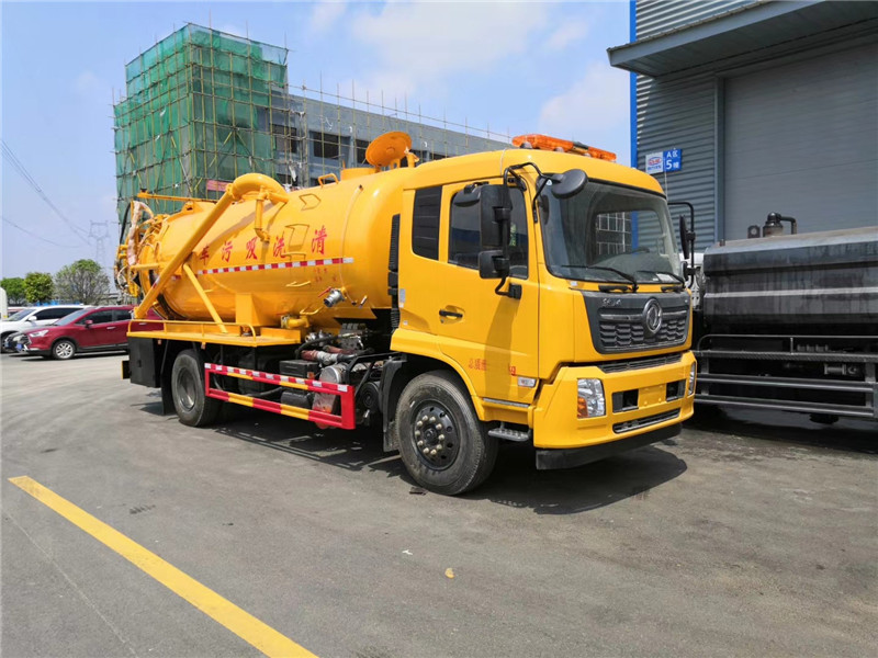 東風天龍國六清洗吸污車配備水循環(huán)式吸污泵可長時間進行吸污作業(yè)