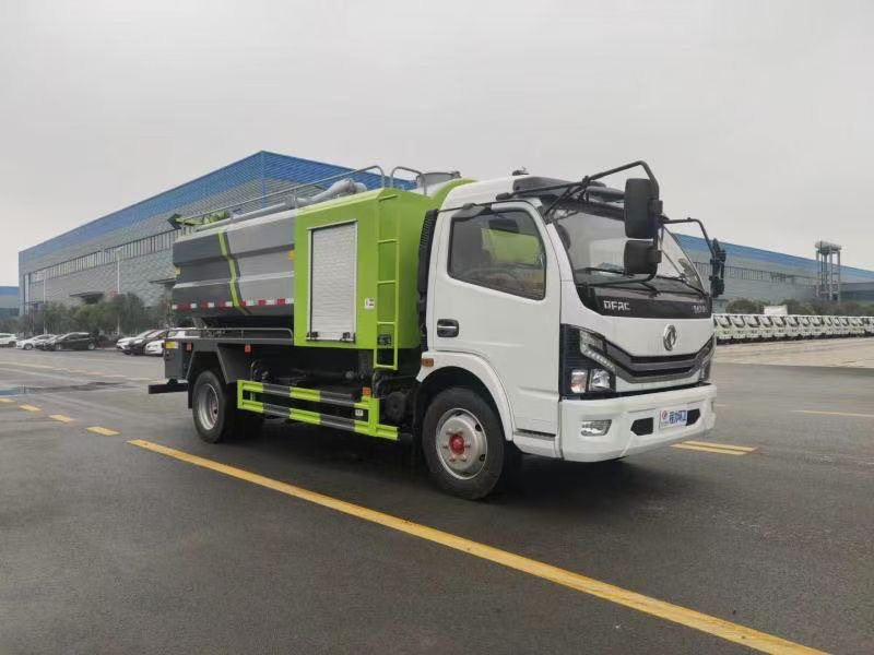 東風途逸3方吸糞車設計巧妙，結構合理配水循環泵