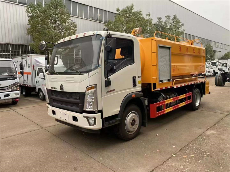 豪沃輕卡、藍牌清洗吸污車