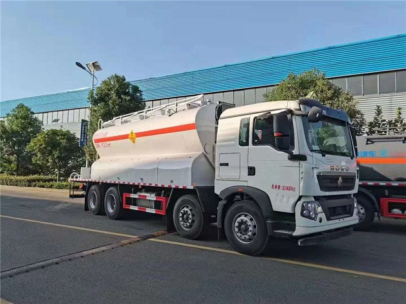 出口現場混裝乳化炸藥車