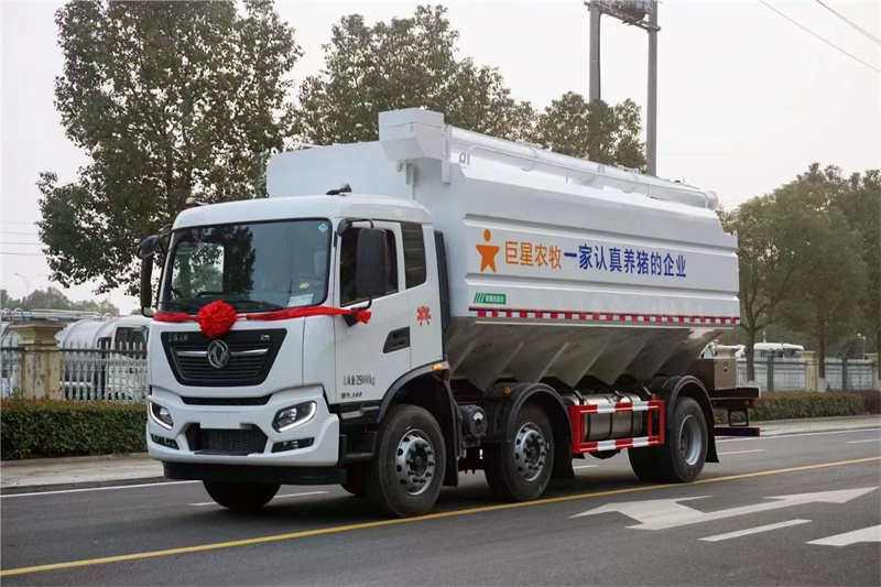 新款東風天錦32方散裝飼料車