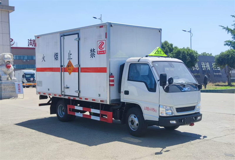 江鈴順達(dá)危險(xiǎn)品運(yùn)輸車